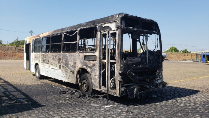  Prejuízo com incêndio de sete ônibus da Ouro Verde foi de R$ 1 milhão