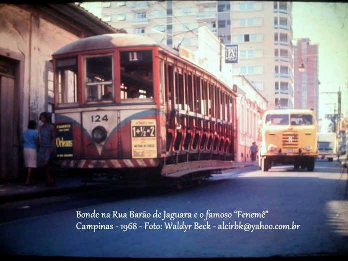 Túnel do Tempo | Bonde descendo a Rua Barão de Jaguara na década de 60