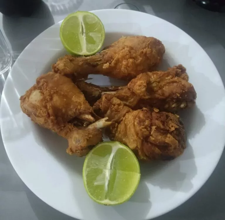 Conhecemos o tão falado frango frito do Jardim Itatinga. Você não sabe o que está perdendo