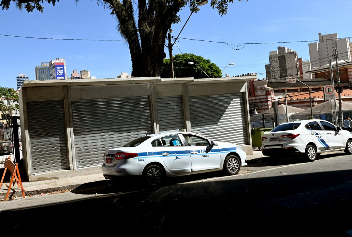 Troca de barracas ao redor do Terminal Mercado em Campinas avança rapidamente