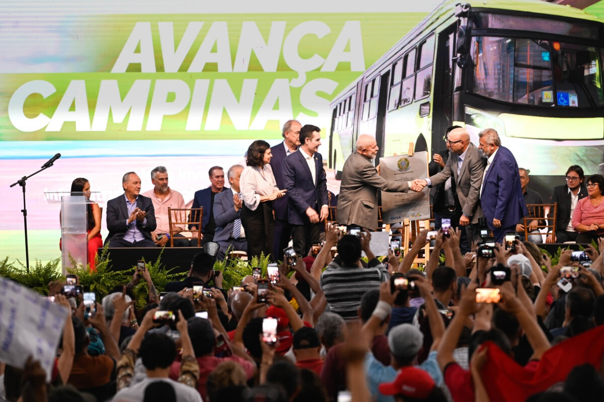 Presidente Lula anuncia verba para acabar com enchentes na região Central e na Norte-Sul