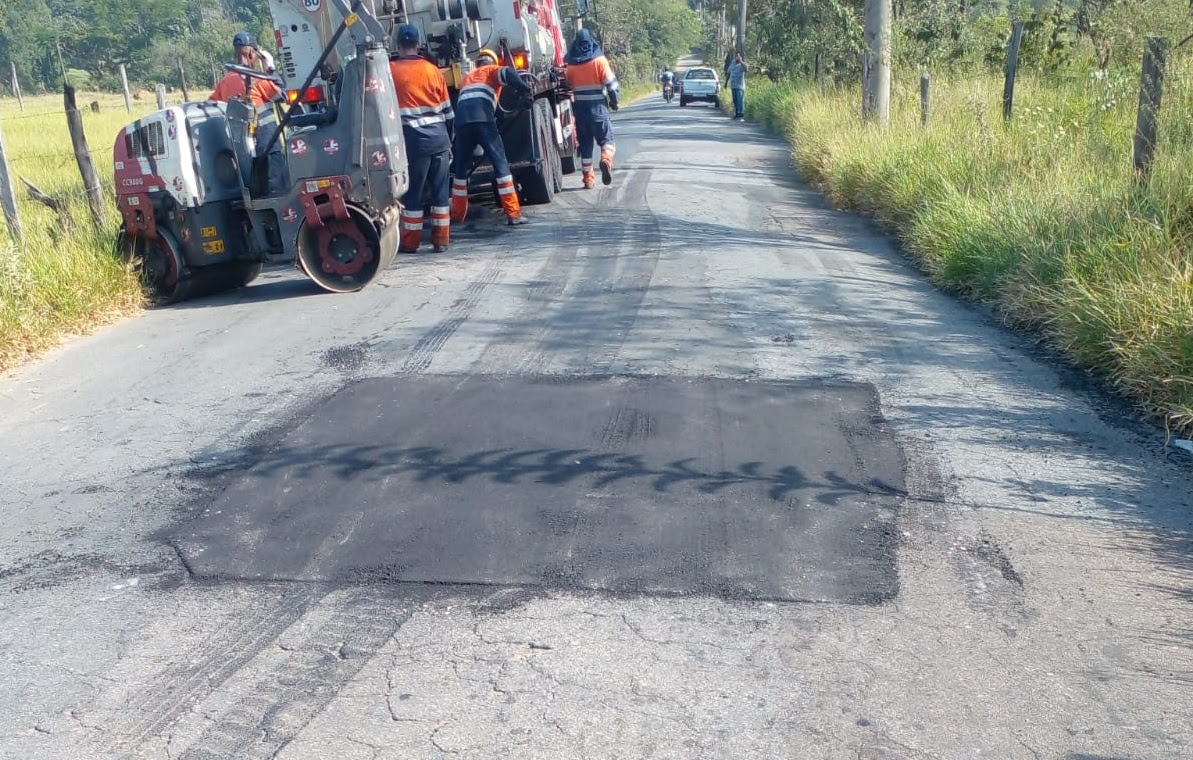 Prefeitura de Campinas faz serviço de tapa-buracos em vários bairros