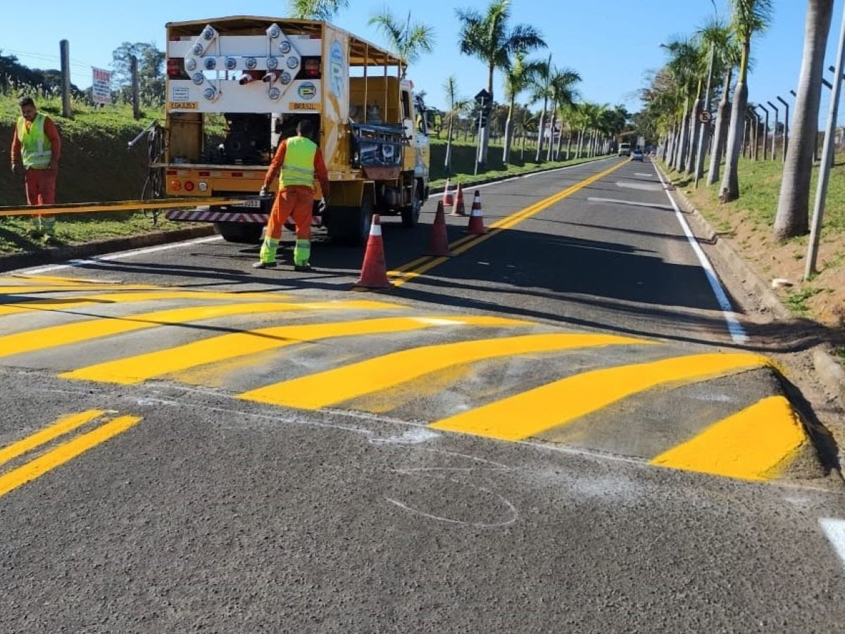 Emdec amplia sinalização de solo e instalação de placas de trânsito em Campinas