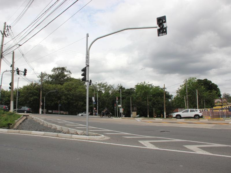 Semáforo perto da Estação Morumbi na Av. Ruy Rodriguez é reprogramado