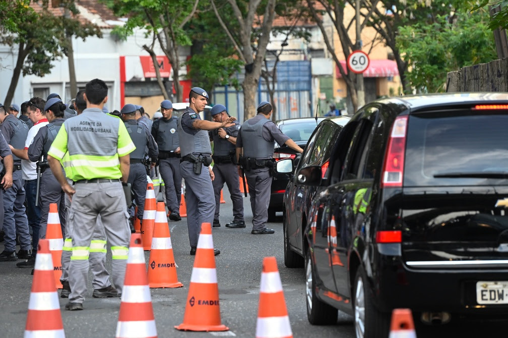 Dezenas de estabelecimentos são vistoriados no Centro de Campinas; Houve apreensões