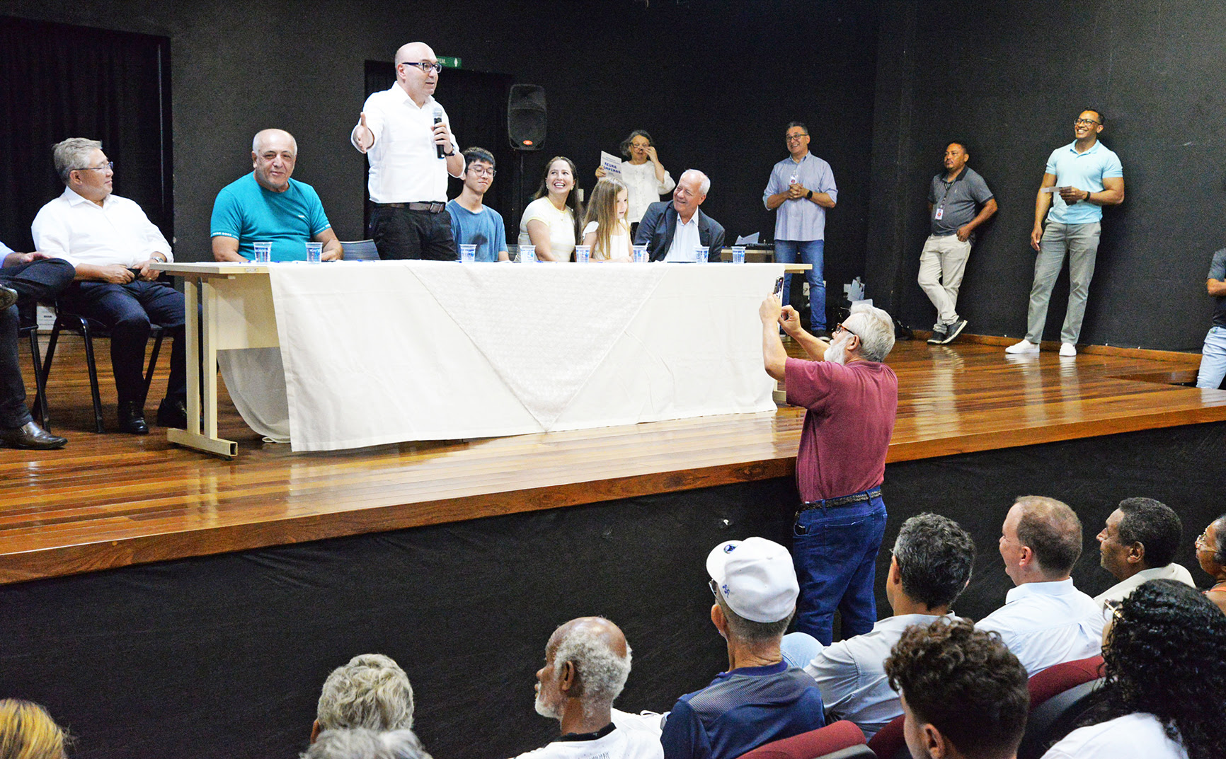 Moradores do Jardim São Marcos em Campinas recebem títulos de posse de imóveis