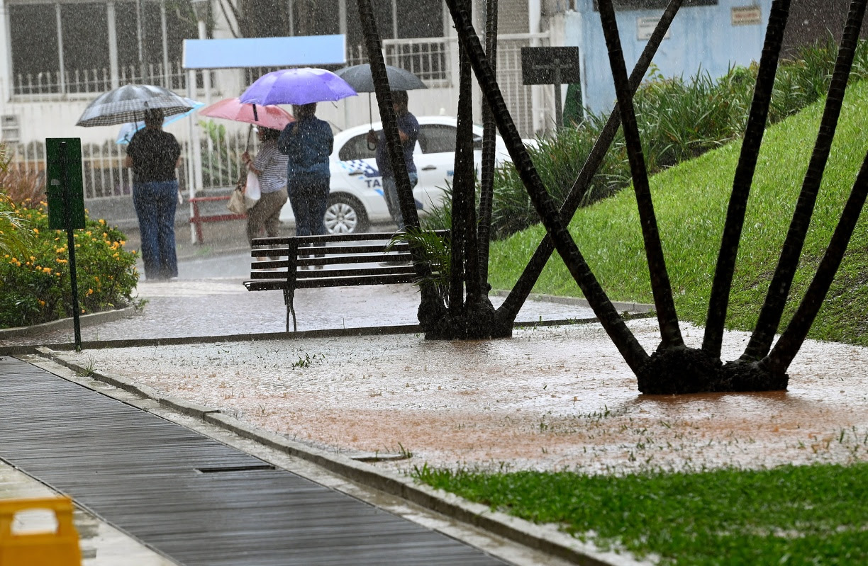 Campinas continua com alerta máximo para fortes chuvas