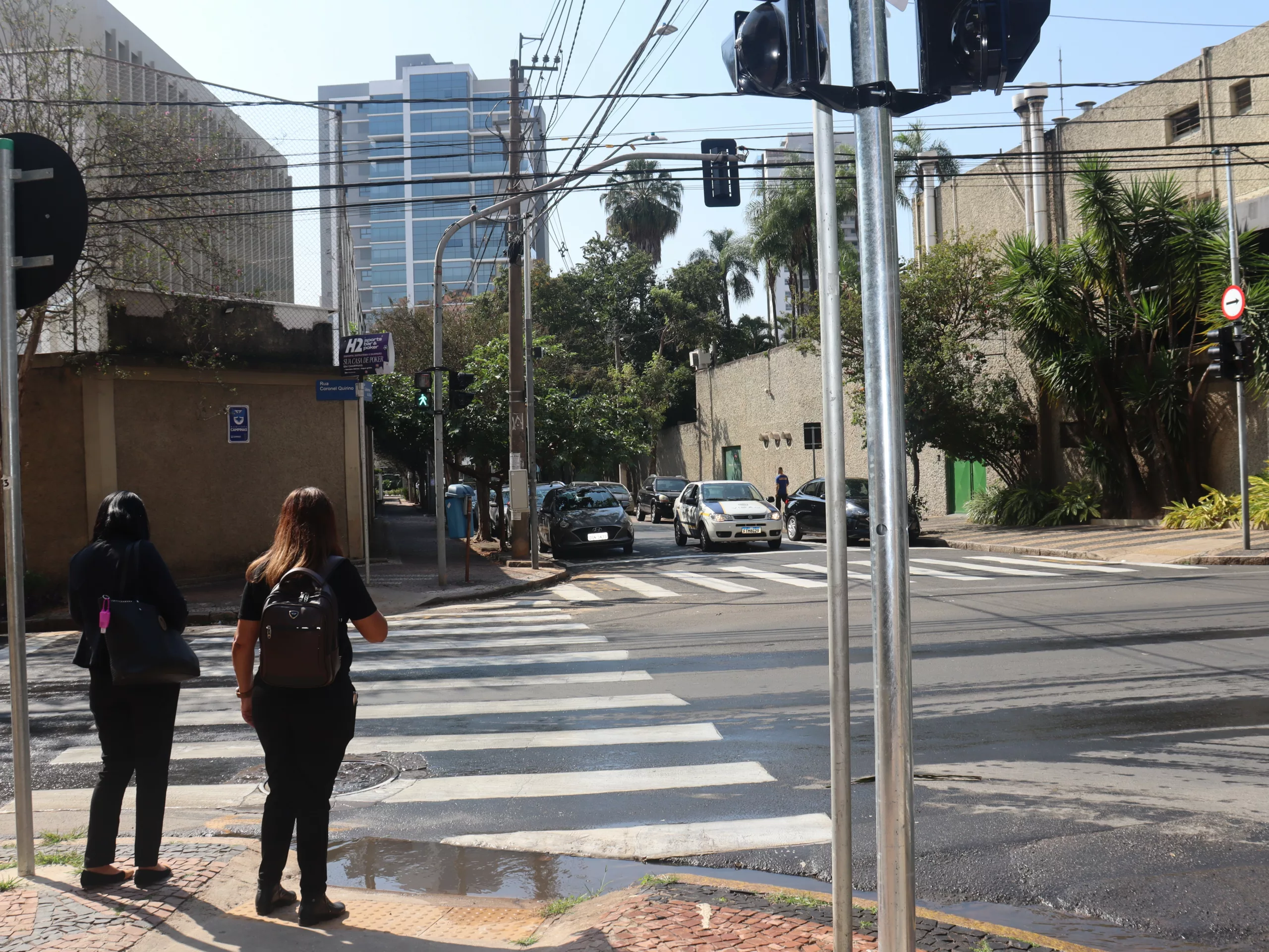 Semáforo no Cambuí em Campinas é reprogramado e beneficia pedestres
