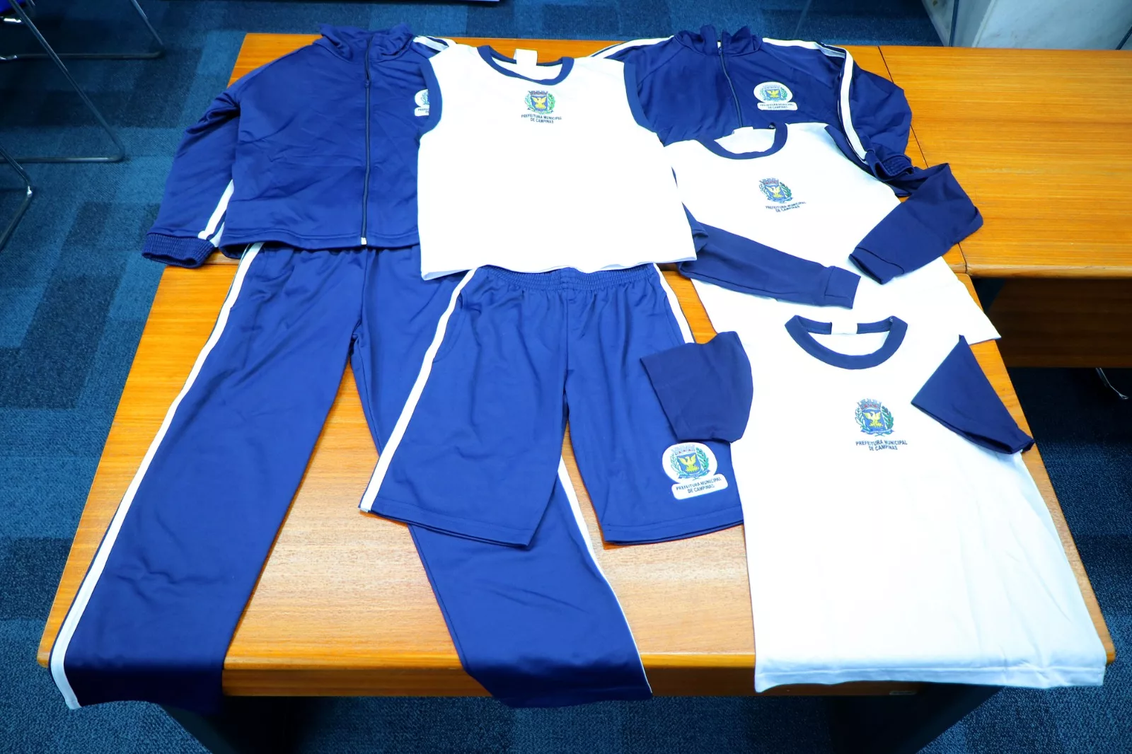 Já quase no meio do ano, agora que a prefeitura de Campinas inicia distribuição de uniformes
