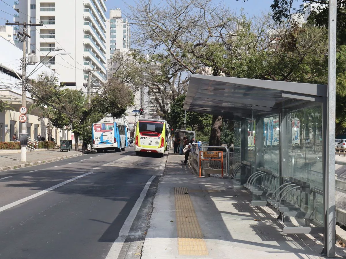 Depois de muitos pedidos, inclusive do ODC, Emdec finalmente reorganiza ponto de ônibus na Orozimbo Maia