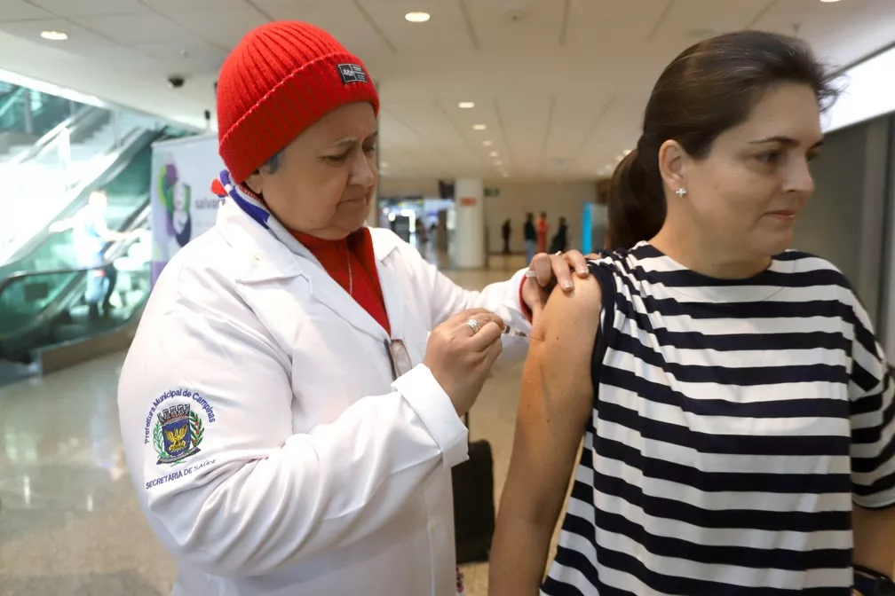 Vacinação contra gripe em Campinas continua e mais de 330 mil doses já foram aplicadas