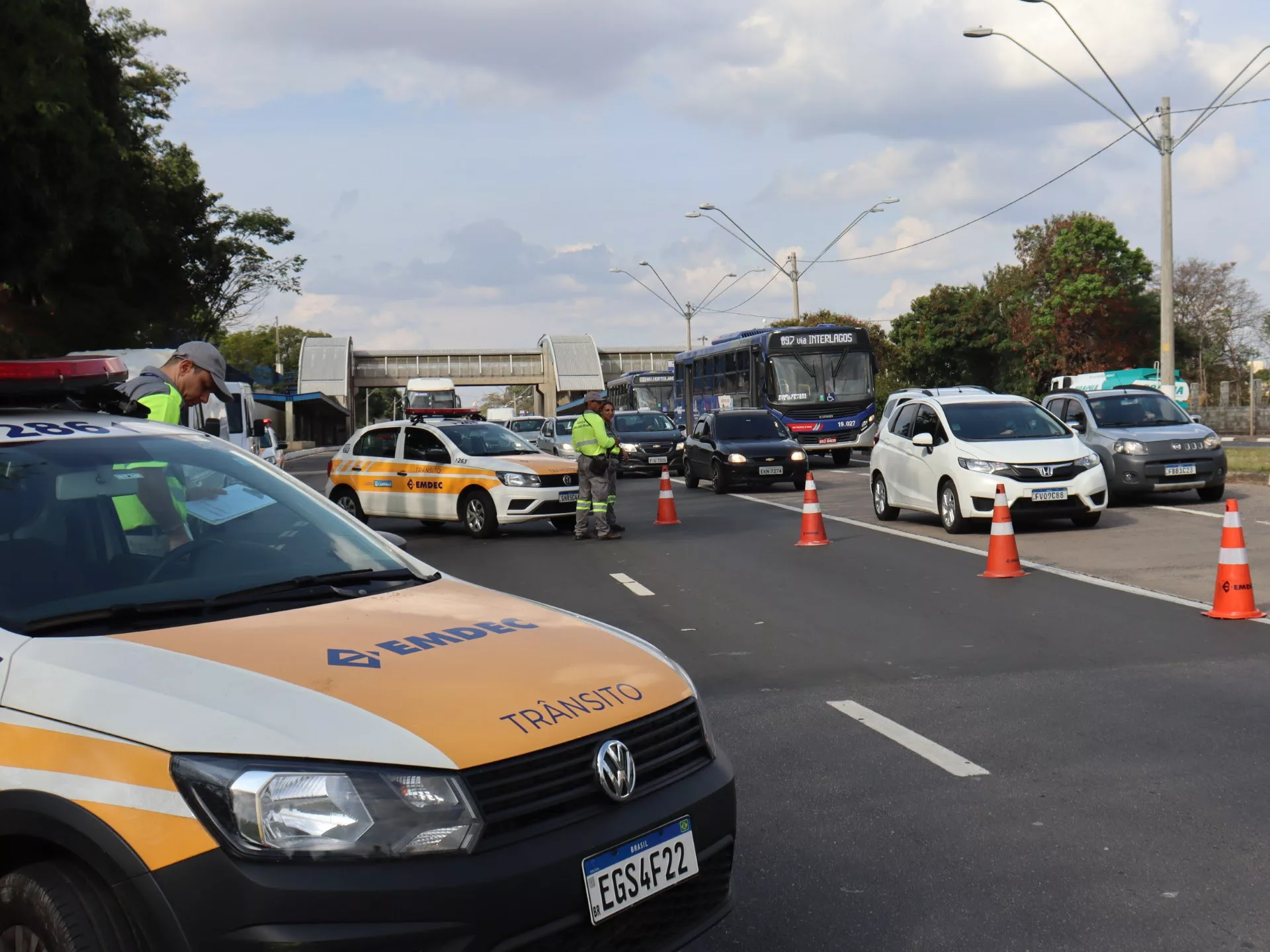Confira as 10 maiores infrações de trânsito do campineiro; Trocar pneu às vezes faz bem…