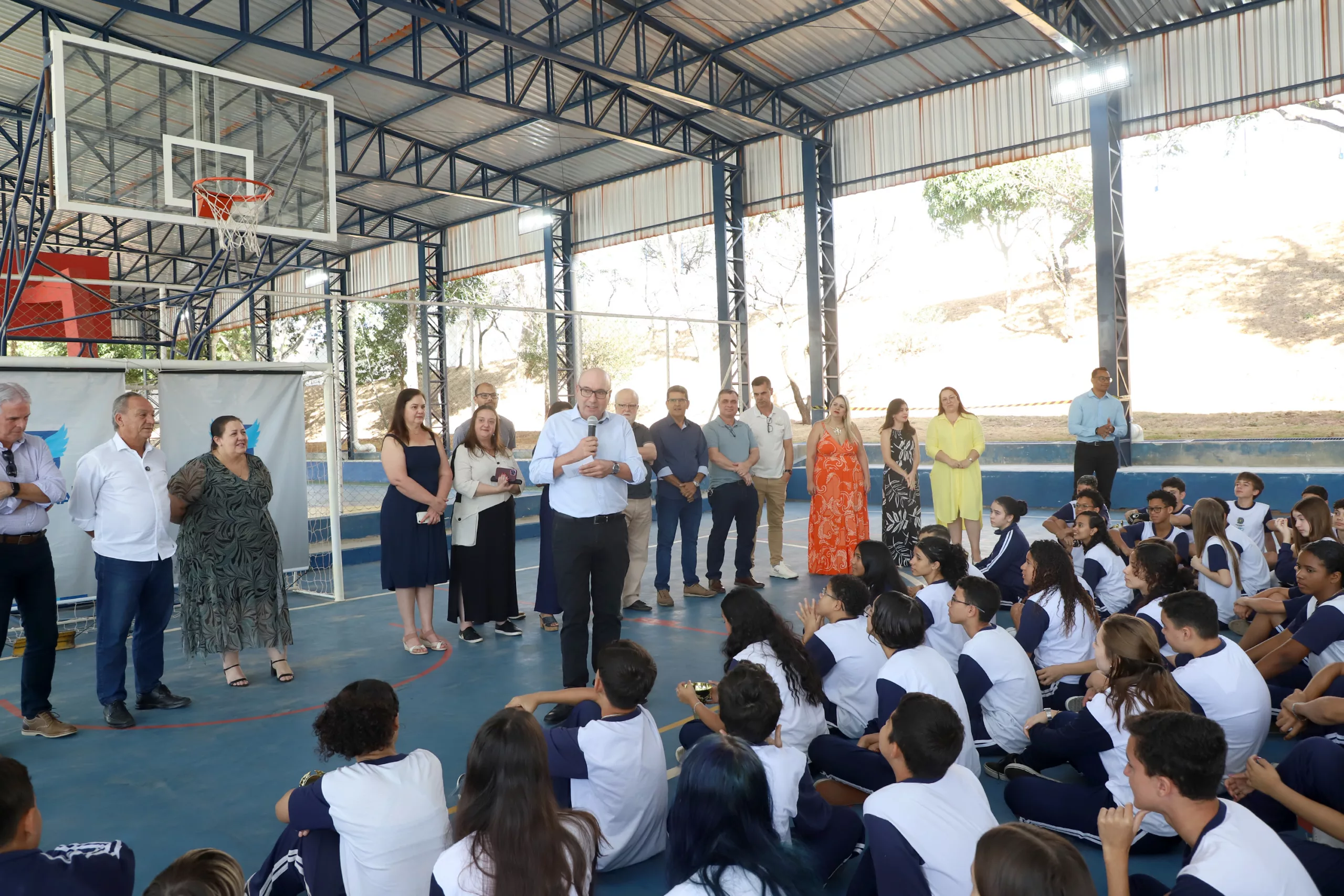 Escola na região do Ouro Verde tem quadras poliesportivas cobertas