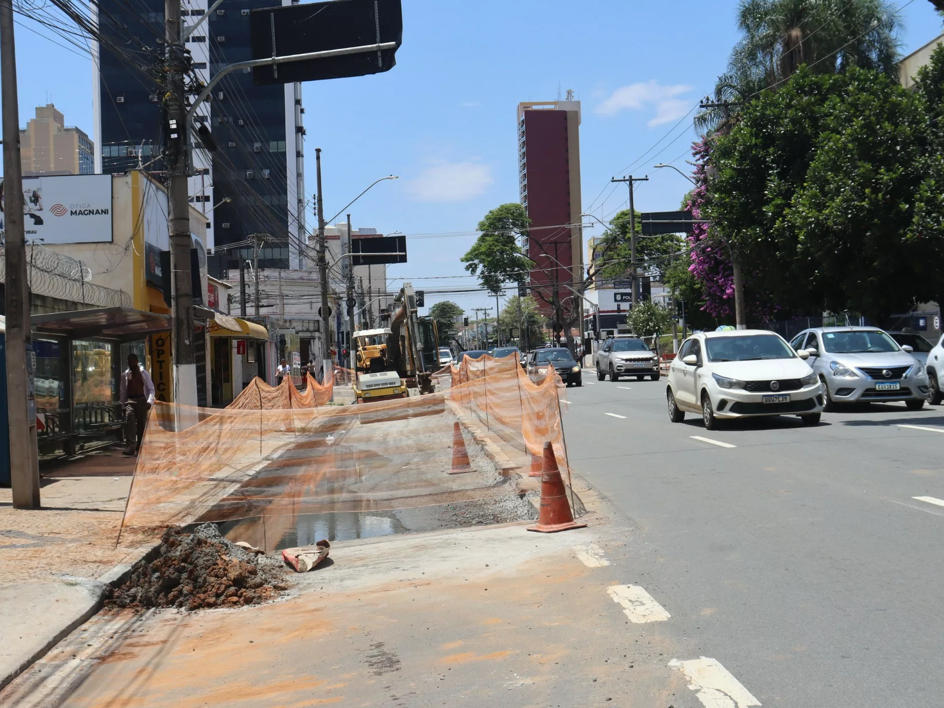 Obras na Buarque de Macedo: ponto de ônibus será desativado até 5 de novembro para implantação de piso de concreto