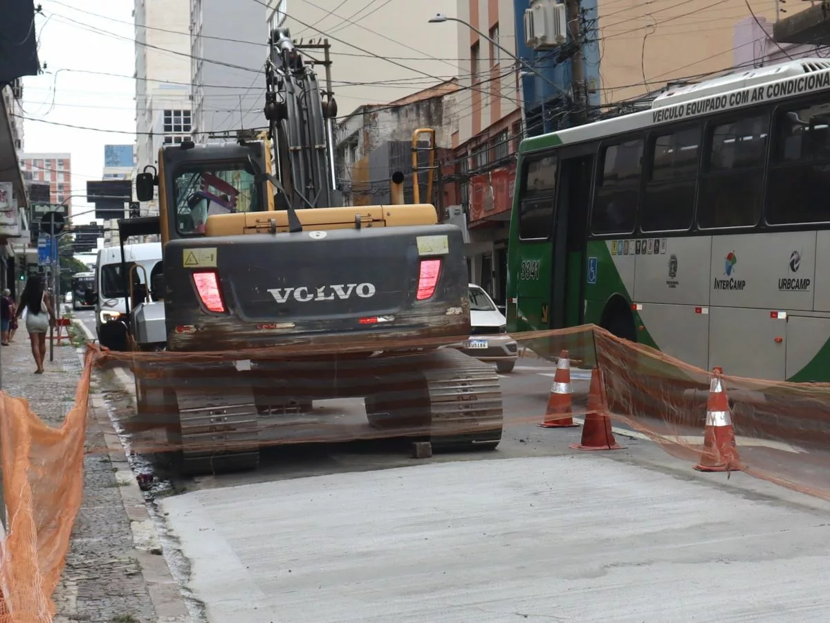 Emdec: Obras de piso rígido em ponto de ônibus da Vila Nova