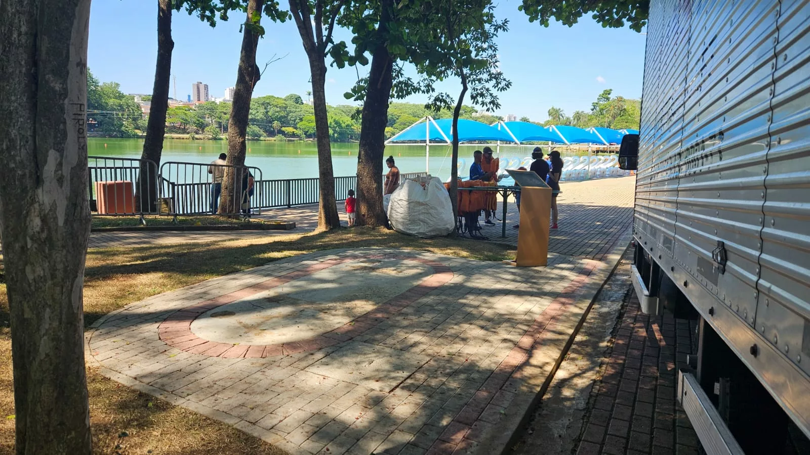 Vandalismo no Taquaral: Estátua da Galinha Pintadinha é removida para reparos