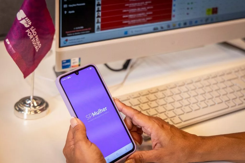 Mulher aciona “botão do pânico” de aplicativo e ex-companheiro é preso em flagrante; Veja como baixar