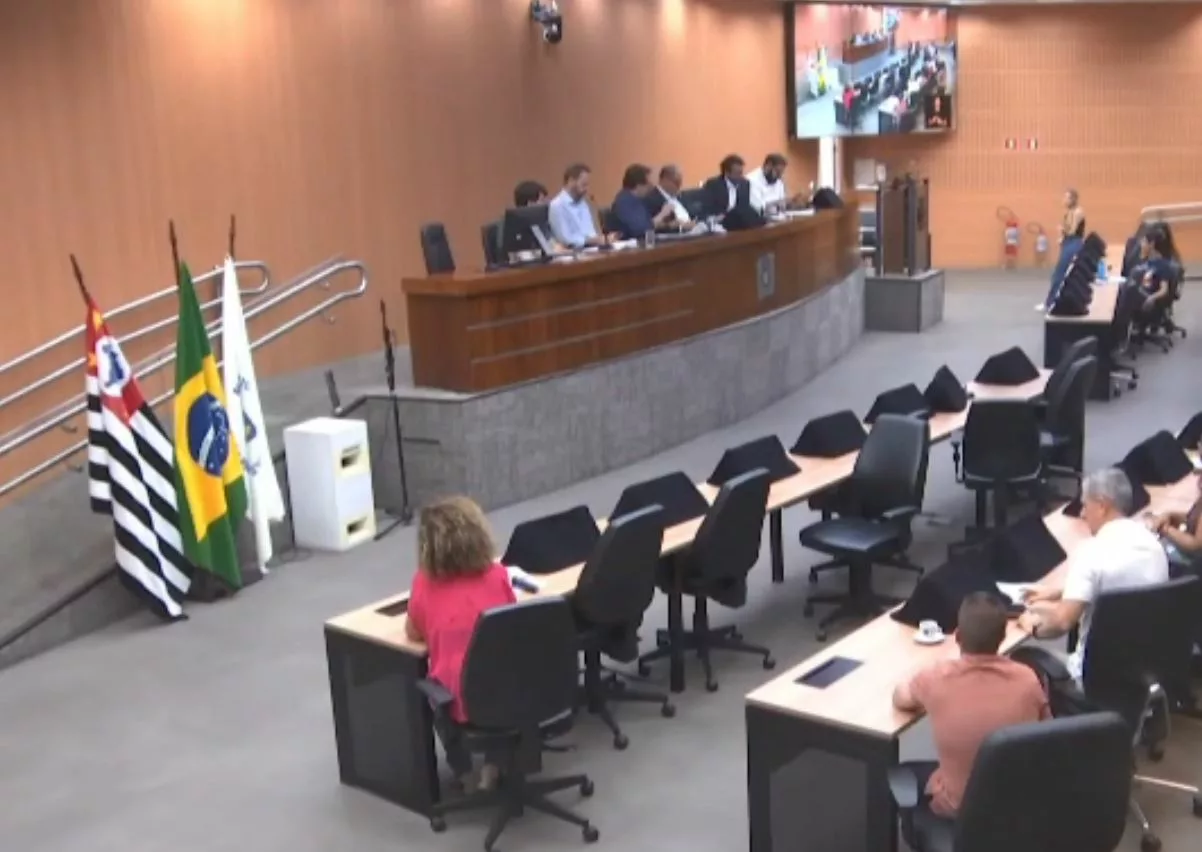 Licitação dos “ônibus velhos” deverá ganhar até dobro do prazo inicial com manobras e contrato estendido