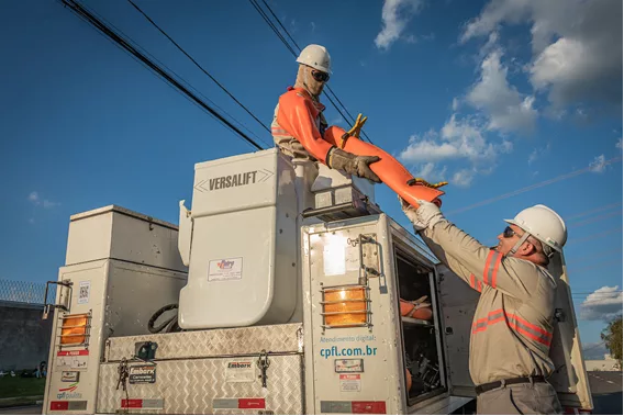 CPFL Paulista está com vagas abertas para curso de eletricistas de rede de distribuição; Veja como participar
