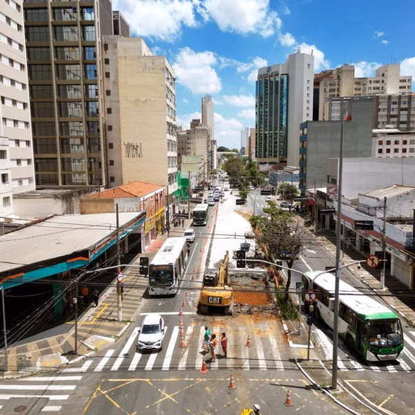 Avançam as obras do pavimento rígido no Corredor Central do BRT em Campinas